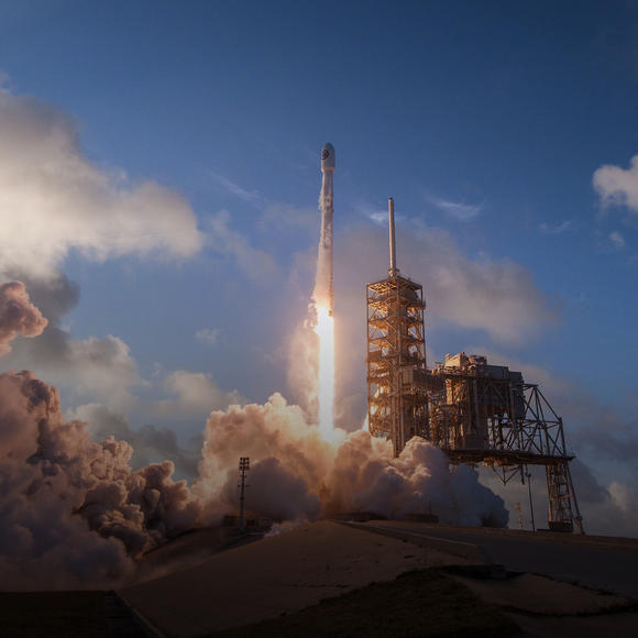 SpaceX，向宇宙飞去